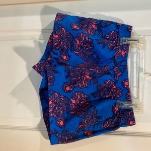 J Crew ladies Shorts- Size 00 with blue background with red flowers.